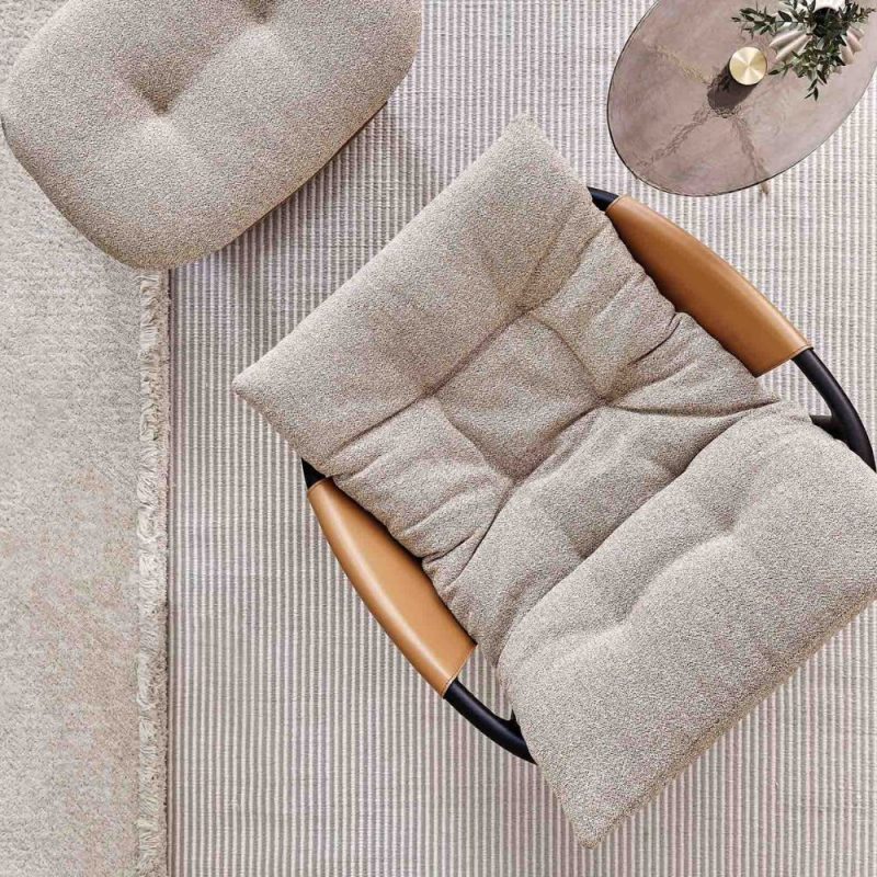 Amarantha w/ Pouf