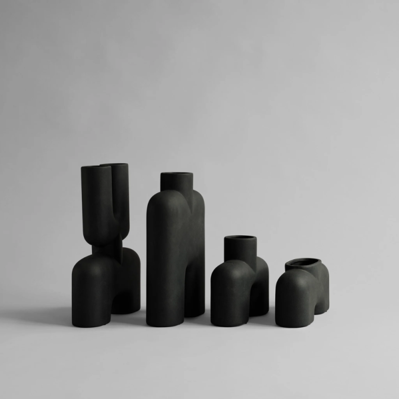 Cobra Vase Uno, Medio