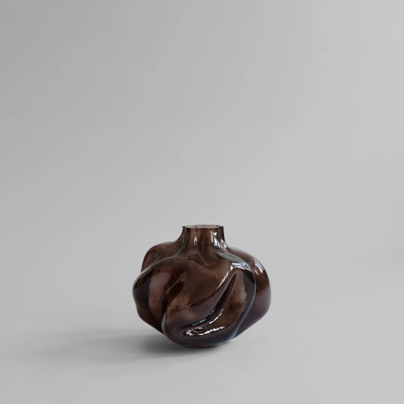 Wabi Vase, Medio