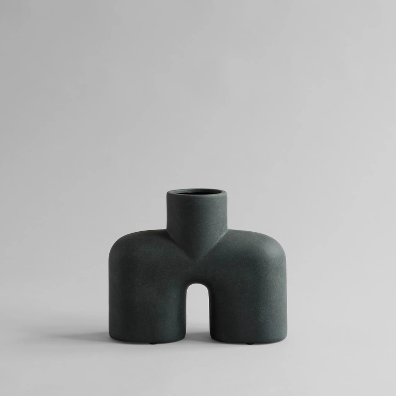 Cobra Vase Uno, Medio