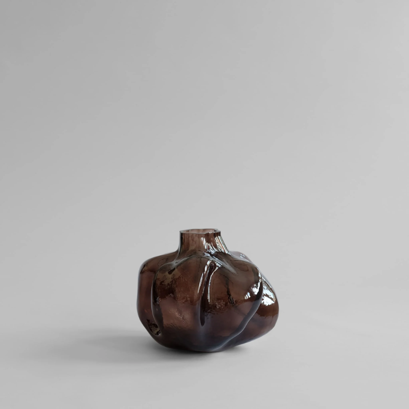 Wabi Vase, Medio