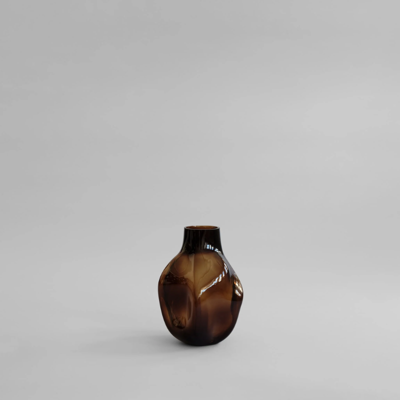 Bakku Vase, Medio